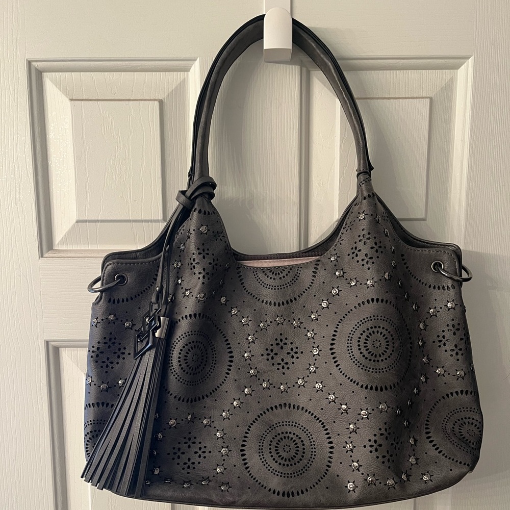 🙌Exquisite Grey Vegan Leather Purse “New without Tags”